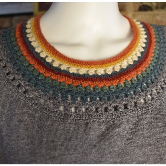 THML Gray Crochet Neckline Soft 3/4 Sleeve Lightweight Sweater Size L - Picture 3 of 8